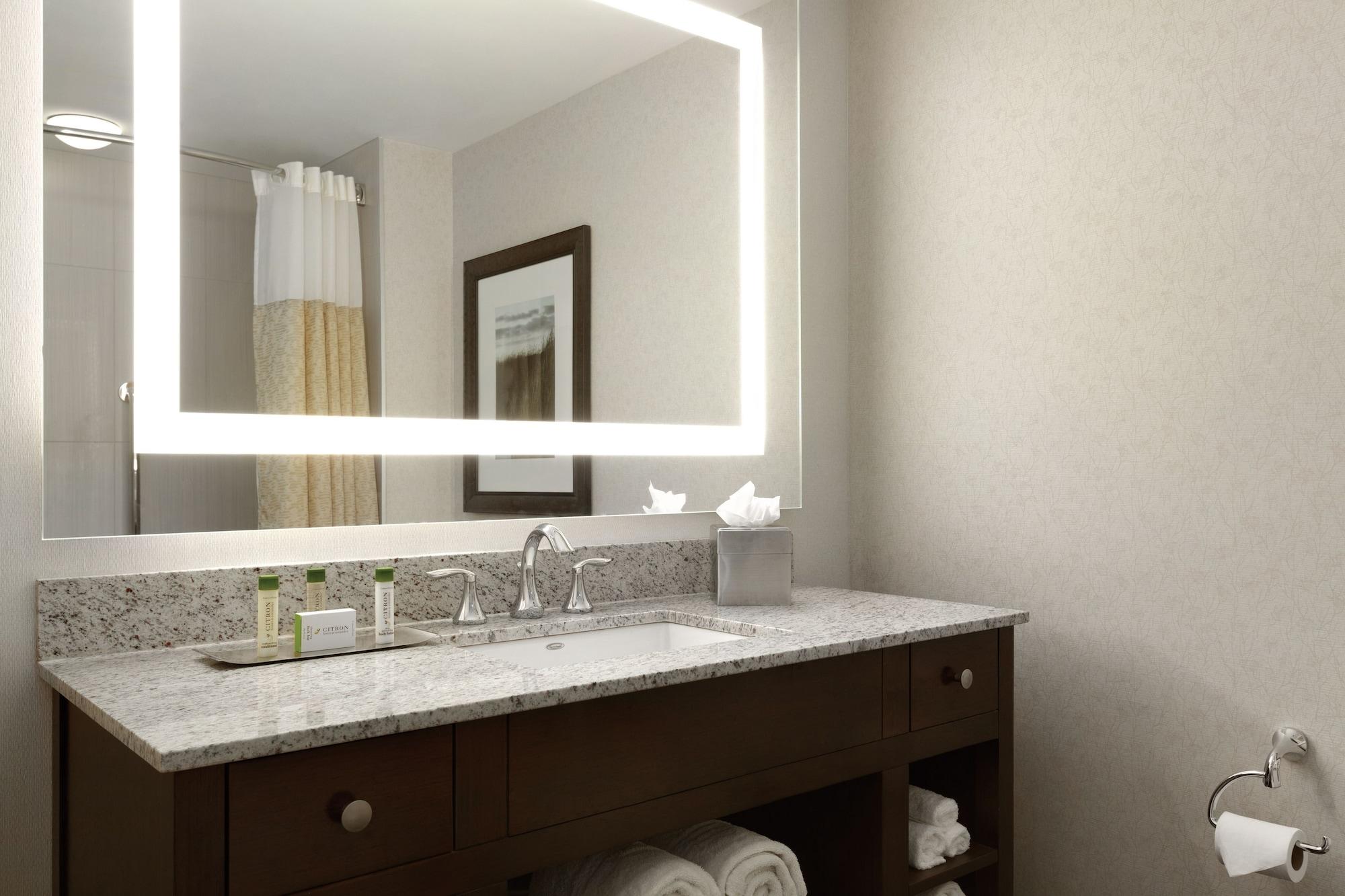 Doubletree By Hilton Hotel Boston Bayside Εξωτερικό φωτογραφία
