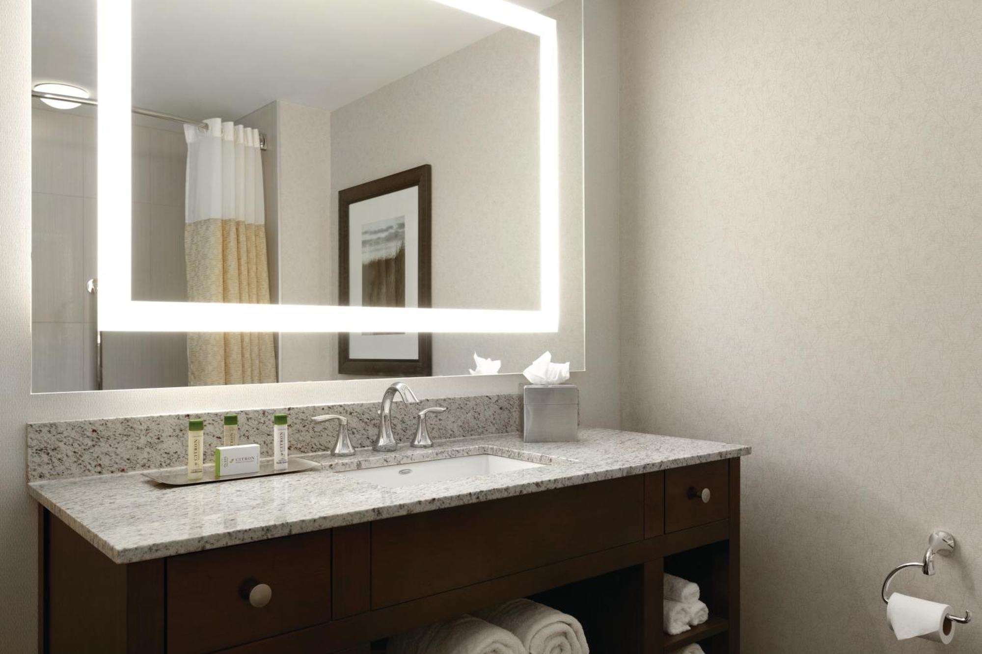 Doubletree By Hilton Hotel Boston Bayside Εξωτερικό φωτογραφία